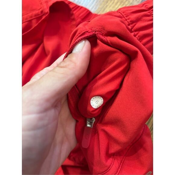 Lululemon Tracker Short V *4" size 6 - Picture 5 of 5